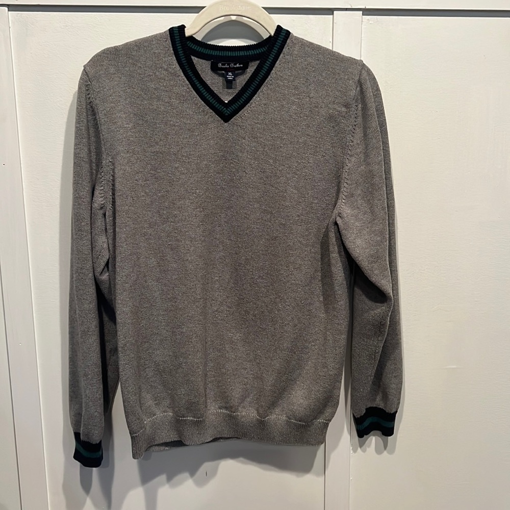 Brooks Brothers XL cotton v- neck sweater. XL